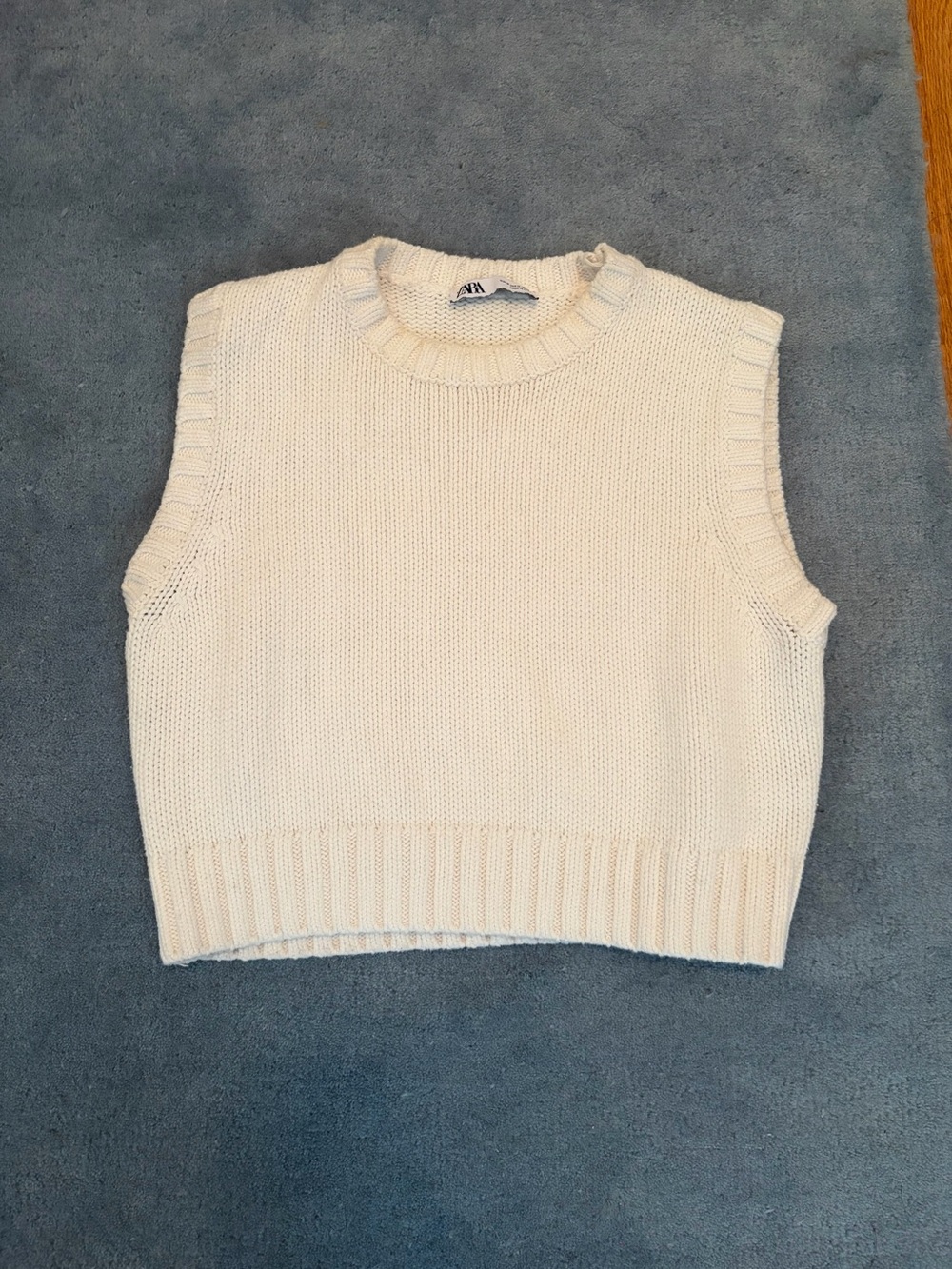 Zara white knit cropped sweater tank top, size M